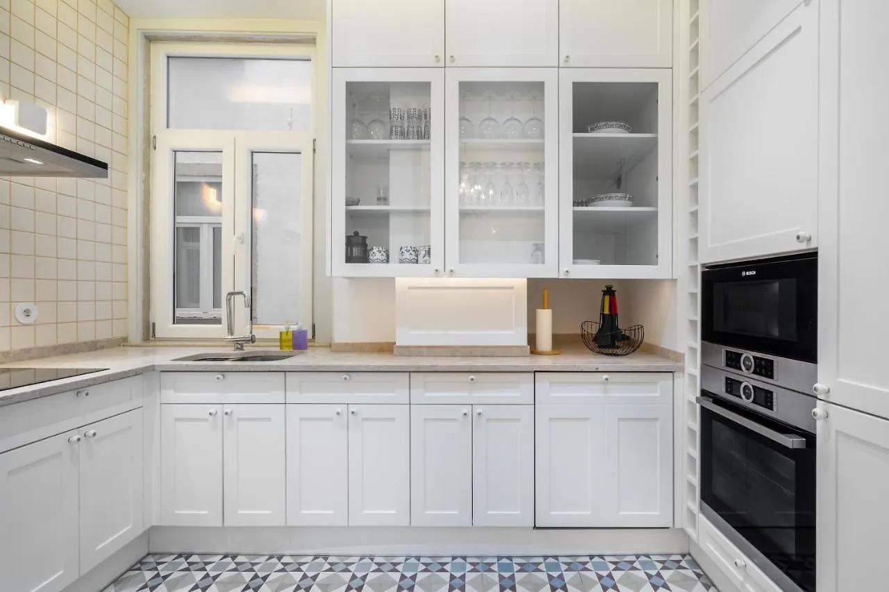 Apartamento Whome Luxury Stay In Prime Location W/ Ac, Lift & Private Patio Lisboa
